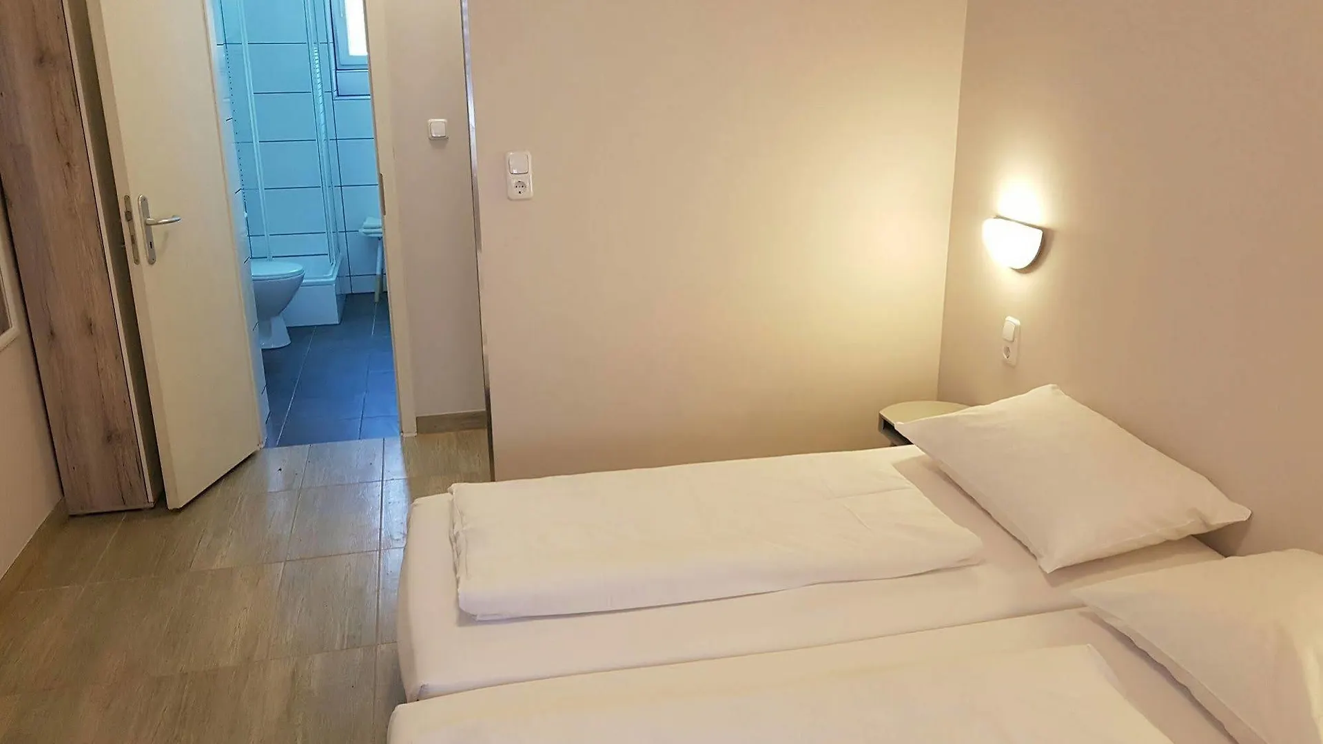 Hotel Diana Düsseldorf 3*,